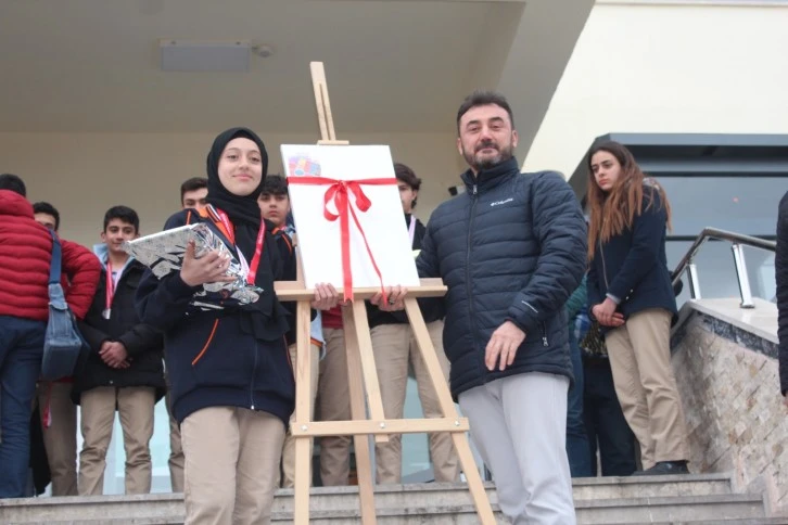 Ahmet Karakılınç Öğrencileri ödüllendirmeye devam ediyor