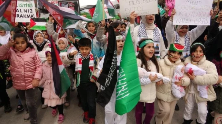 Çocuklar Filistin için yürüdü