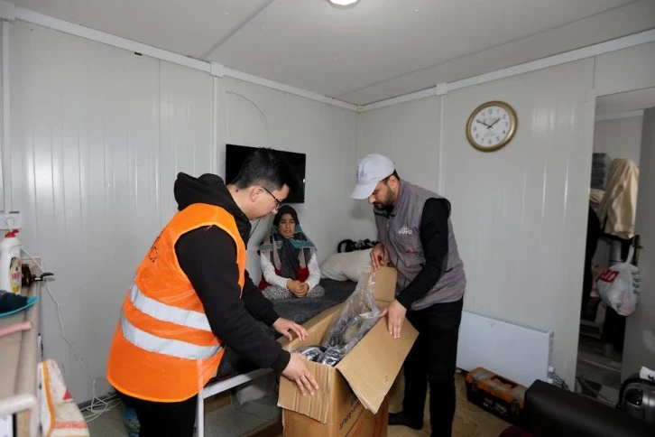 Gaziantep Büyükşehir, Depremden Etkilenen İlçelerde İhtiyaç Sahiplerine Medikal Malzeme Dağıtıyor