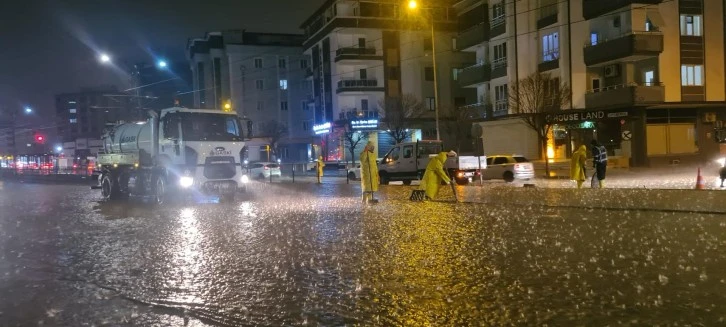 Gaziantep'e bir yılda yağan yağmurun dörtte biri dün gece yağdı!