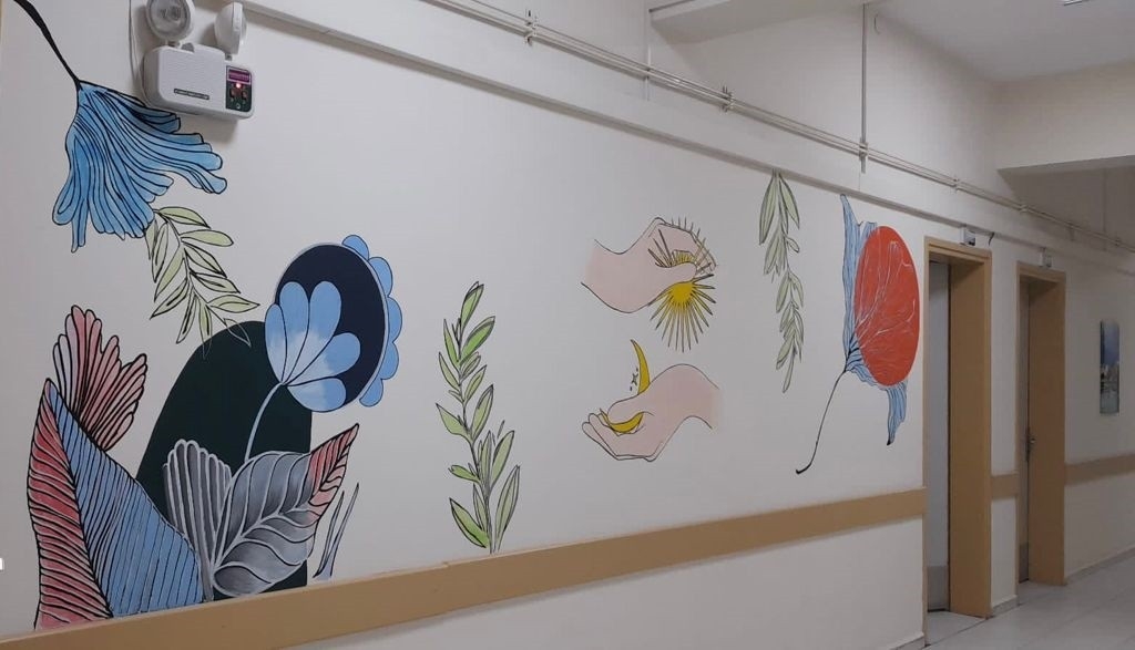 Hastane duvarları sanatla buluşuyor
