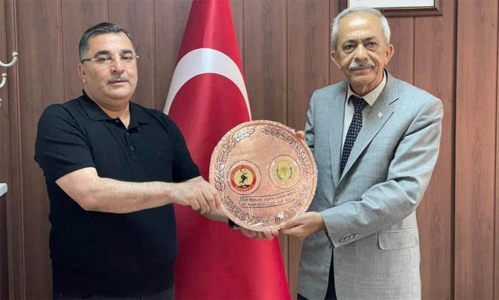 Huzeyfe Durmaz,  Mehmet Dağlı’yı tebrik etti