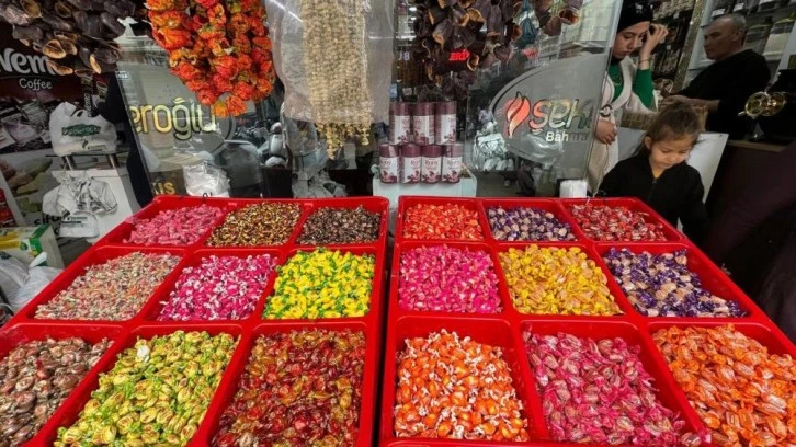 Kilis'te bayram şekerleri tezgahları renklendirdi