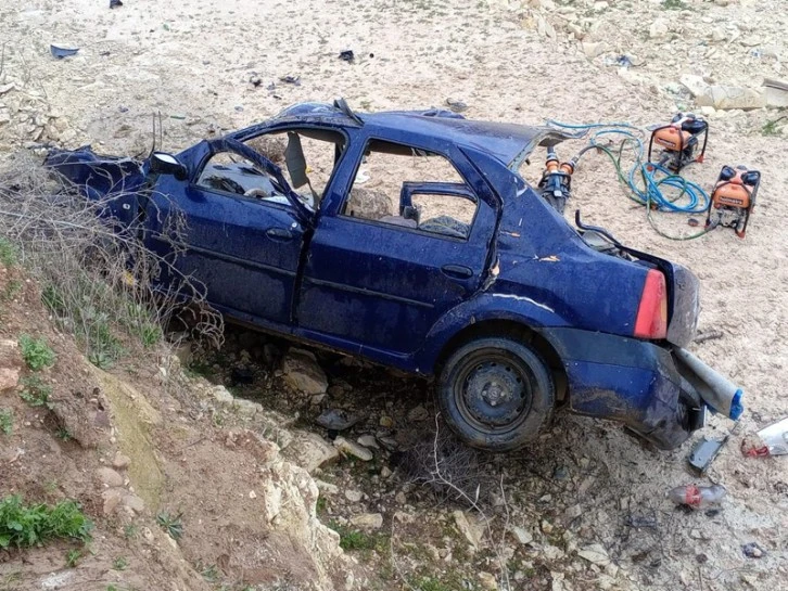 Kilis'te beton mikseri ile otomobil kafa kafaya çarpıştı: 2 ölü  