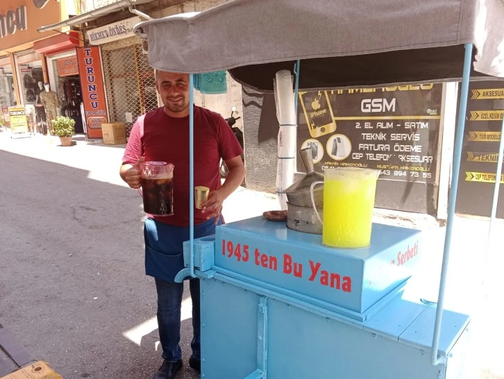 Kilis'te sıcak hava vatandaşları Meyan Şerbetine yönlendiriyor