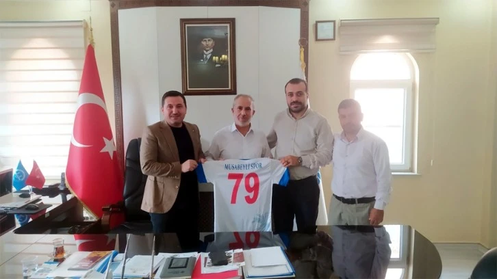 Musabeyli Spor Kulübü’nden Müftü Bozkurt’a forma