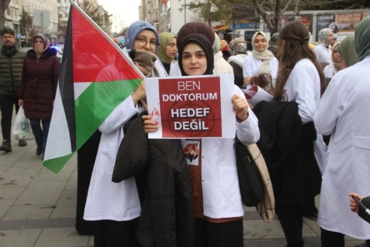 Sağlık çalışanlarından Filistin için "sessiz yürüyüş"