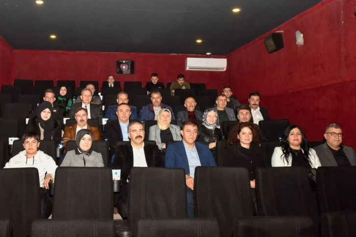 Vali Soytürk ve protokol üyeleri "Buğday Tanesi"filmini izledi