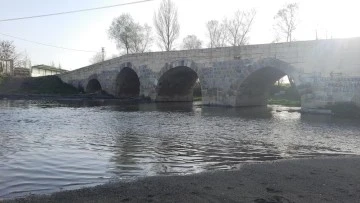 191 konut zarar gördü, 2 bin yıllık köprüde çatlak bile yok