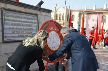 23 Nisan kutlamaları öncesi Atatürk Anıtına çelenk sunuldu