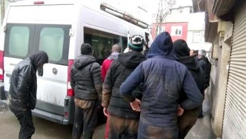 7 organizatör ve 18 düzensiz göçmen yakalandı