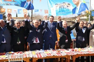 AK Parti Elbeyli'ye çıkarma yaptı! Çalışmalara Şahinbey Belediye Başkanı Mehmet Tahmazoğlu da katıldı