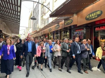 AK Parti Gaziantep Milletvekili Adayları Sevgi Yürüyüşü Yaparak Halkla Kucaklaştı