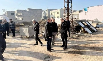 Araban'da acil ağır hasarlı binaların yıkımına başlandı