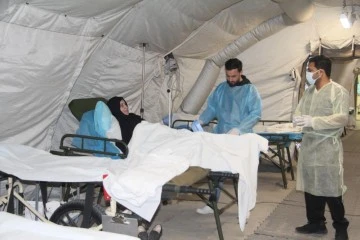 Arap Emirlikleri'nin kurduğu sahra hastanesi depremzedelere şifa oldu