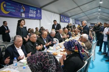 Başkan Şahin ve Bakan Çavuşoğlu, Ramazan’ın İlk İftarını Nurdağlılarla beraber yaptı