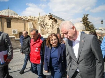 Başkan Şahin ve Vali Gül Depremden Zarar Gören Tarihi Yapıları İnceledi