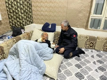 Başkan Tahmazoğlu Sele Kapılan Reşat Ayva’yı Evinde Ziyaret Etti