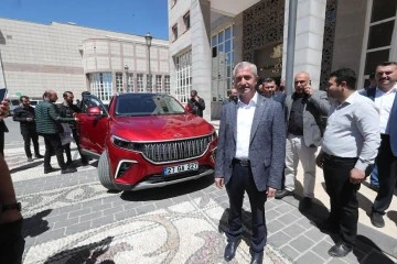 Başkan Tahmazoğlu, Türkiye'nin İlk Milli Otomobili Togg’u Kullandı