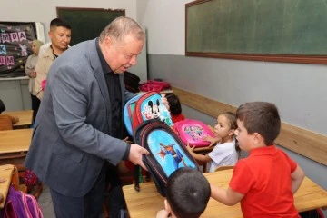Belediye Başkanı Ramazan’dan 1. sınıf öğrencilerine çanta 