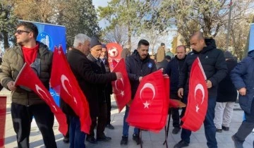  Belediyeden vatandaşlara Türk bayrağı