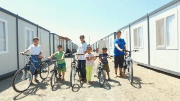 Büyükşehirden depremzede çocuklara bisiklet