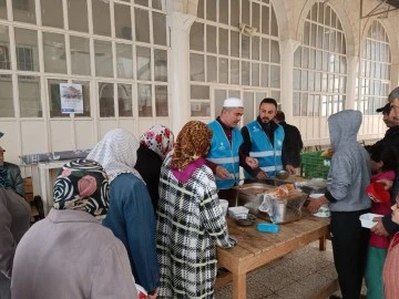 Çekmeceli Camii'nde haftada iki gün iftar sofrası açılıyor