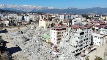 Depremde yıkılan ve 25 kişiye mezar olan bina ile ilgili eksik ve hatalı proje iddiası