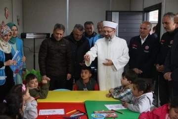 Diyanet İşleri Başkanı Erbaş, Nurdağı’nda konteyner kenti ziyaret etti