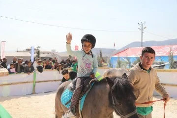 Gaziantep Büyükşehir’den Depremzede Çocuklar İçin Atla Terapi Hizmeti