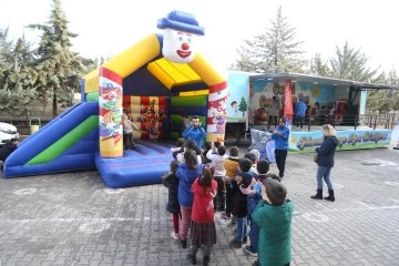 Gaziantep Büyükşehir, “Gezici Çocuk Oyun Tırı” İle Çocuklara unutulmaz bir gün yaşatıyor