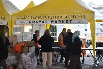 Gaziantep Büyükşehir, Nurdağı ve İslahiye’de Depremzedelerin ihtiyaçlarını karşılamak için Sosyal Market kurdu