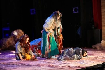 Gaziantep Şehir Tiyatrosu, “Beşinci Mevsim Efsanesi” Oyunuyla “Perde” dedi