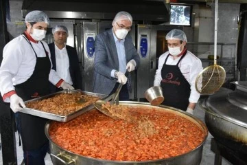 Gaziantep'te her gün bir mahallede iftarlık yemek dağıtılıyor