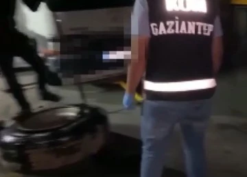 Gaziantep'te kaçakçılık operasyonu: Gümrük kaçağı sigara ve kol saatleri ele geçirildi