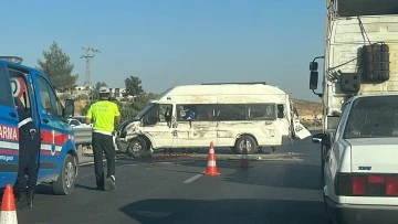 Gaziantep’te tarım işçilerini taşıyan minibüs devrildi: 9 yaralı