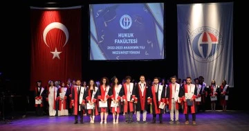 Gaziantep Üniversitesi Hukuk Fakültesi’nde mezuniyet heyecanı!