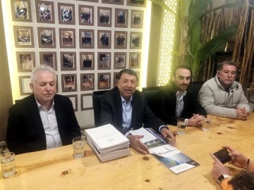 İYİ Parti Kilis Belediye Başkan Adayı Yasin Topaloğlu basın açıklamasında hedefine Ecz. Reşit Polat'ı koydu
