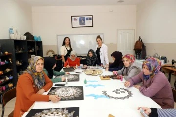 Kadınlardan el sanatları kursuna yoğun ilgi