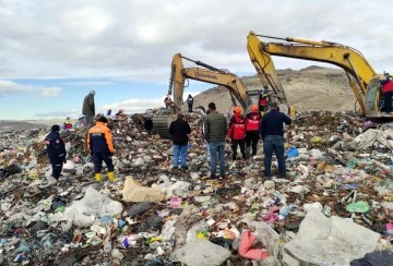 Kaybolan işçinin cenazesi tonlarca çöpün altında bulundu