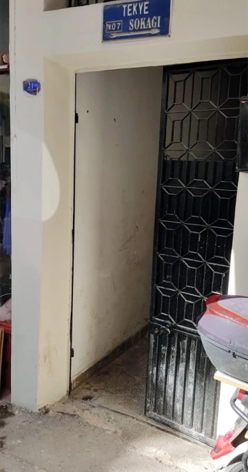 Kilis’te pes dedirten hırsızlık: Apartmanın dış kapısı çalındı