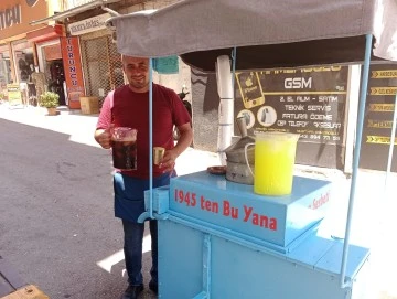 Kilis'te sıcak hava vatandaşları Meyan Şerbetine yönlendiriyor