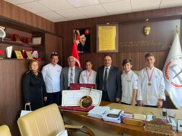 Kilis Yaşar Aktürk Mesleki ve Teknik Anadolu Lisesi Öğrenci ve Öğretmenlerinden Akkurt’a  ziyaret