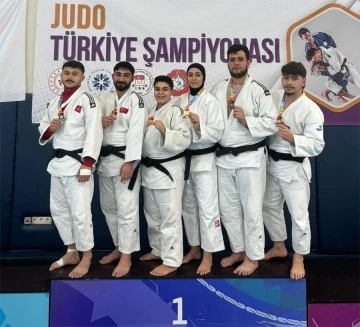 KİYÜ Kız Judo Takımı Erzurum'da şampiyon oldu