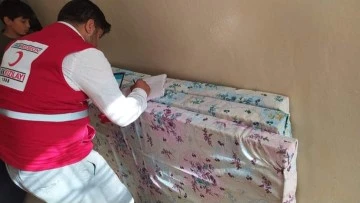 Kızılay'dan ihtiyaç sahibi ailelere yatak yardımı
