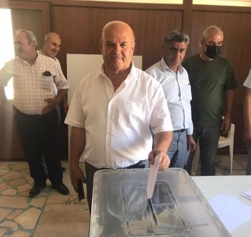 Muhtarlar Dernek Başkanlığı seçiminde Ali Polat yeniden Başkan seçildi