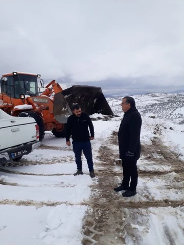 Murat Küçükoğlu Kar küreme çalışmalarını bizzat inceledi! Kapanan köy yolumuz yoktur!