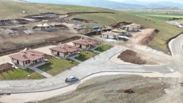 Nurdağı’nda köy evleri hızla tamamlanıyor