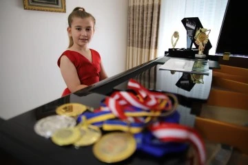 Piyanonun 7 yaşındaki yeteneği, Uluslararası Mozart Yarışması'nda birincilik kazandı