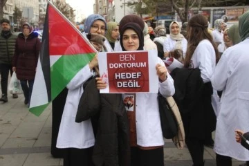 Sağlık çalışanlarından Filistin için &quot;sessiz yürüyüş&quot;
